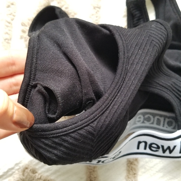 New Balance Medium Impact Black Logo Sports Bra Medium - Picture 6 of 6